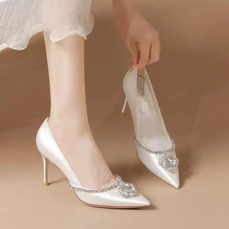 Size 33-42 White Wedding Banquet Shoes Women Thin Heel Bride Shoes Rhinestone High-heeled
Size 33-42 White Wedding Banquet Shoes Women Thin Heel Bride Shoes Rhinestone High-heeled