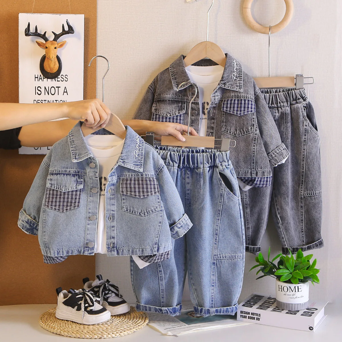 Комплекты одежды для мальчиков Весна-Осень 2026: Модные куртки, футболки, брюки (3 предмета) – Детские спортивные костюмы и джинсовые наряды для малышей до 5 лет
Комплекты одежды для мальчиков Весна-Осень 2026: Модные куртки, футболки, брюки (3 предмета) – Детские спортивные костюмы и джинсовые наряды для малышей до 5 лет