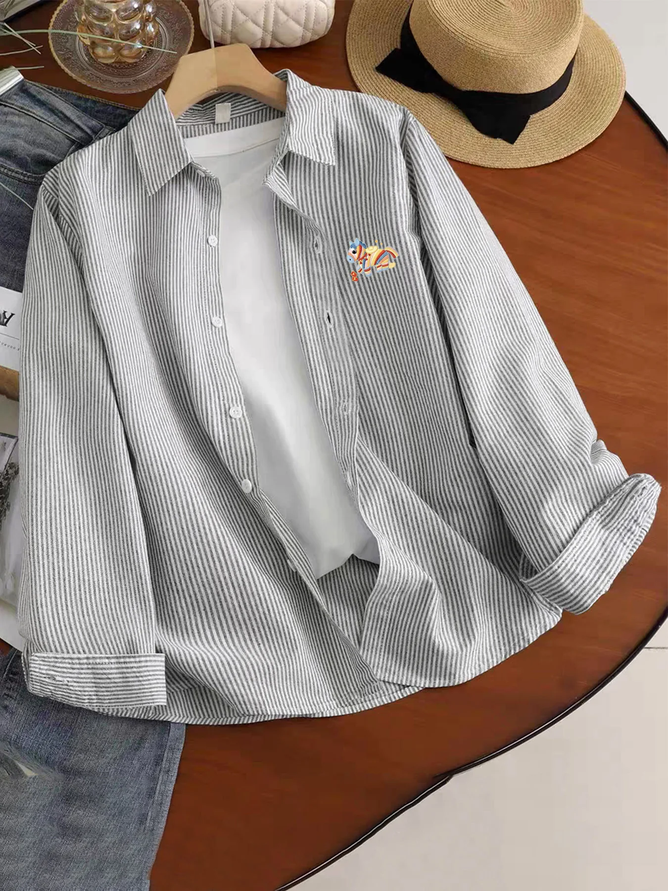 Spring and autumn thin cartoon pony pattern men's long-sleeve thin stripe casual simple shirt
Spring and autumn thin cartoon pony pattern men's long-sleeve thin stripe casual simple shirt