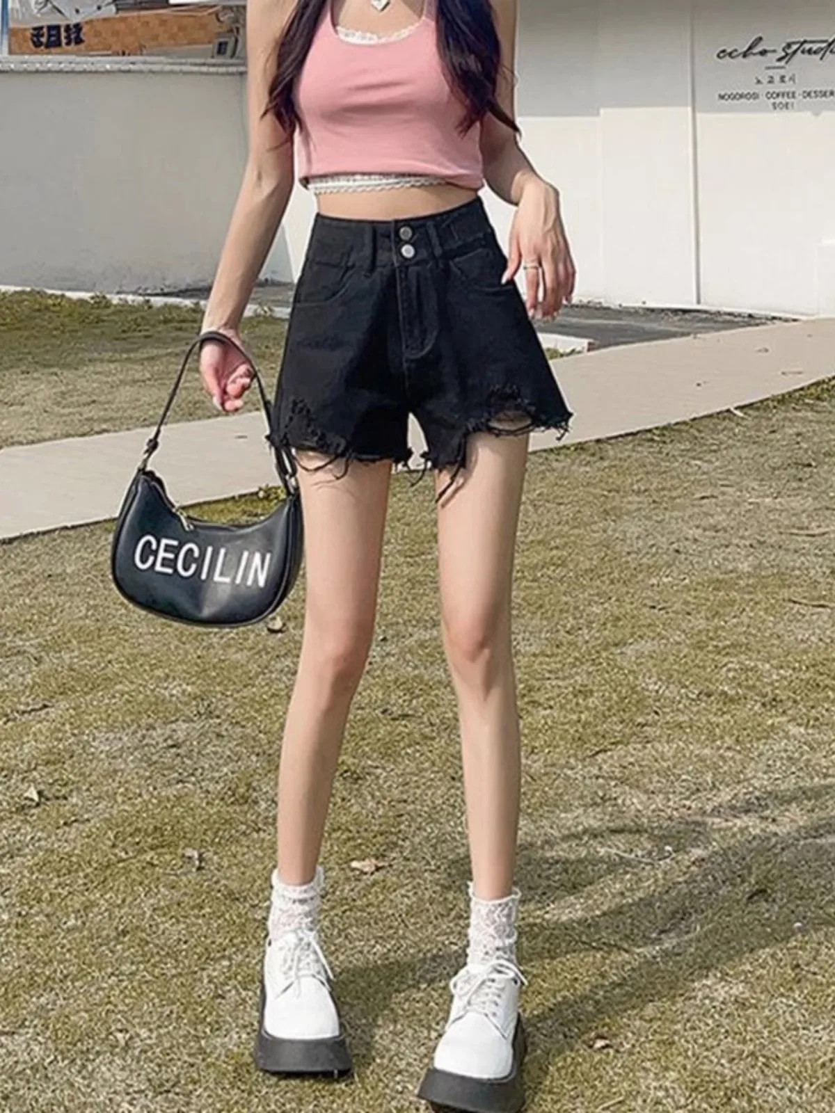 High Waist Denim Shorts Women's Summer A-Line Skirt Style Frayed Hem Hole Design Slimming Effect Cotton Blend Shorts
High Waist Denim Shorts Women's Summer A-Line Skirt Style Frayed Hem Hole Design Slimming Effect Cotton Blend Shorts