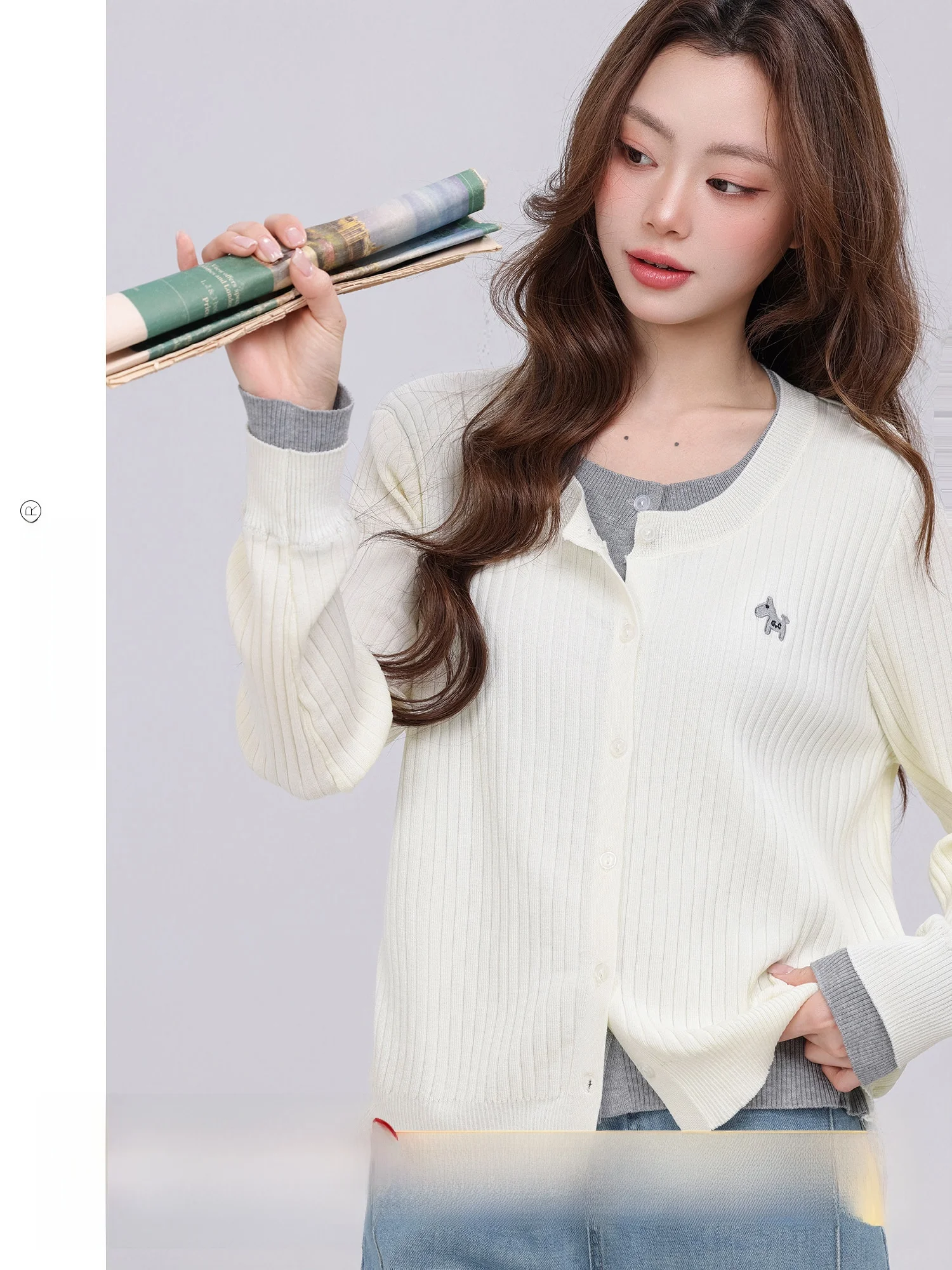 Morningside Gentle Evening 2026 Spring New Embroidered Slim Fit Color Block Knitted Cardigan Versatile Long Sleeve round Neck...
Morningside Gentle Evening 2026 Spring New Embroidered Slim Fit Color Block Knitted Cardigan Versatile Long Sleeve round Neck...