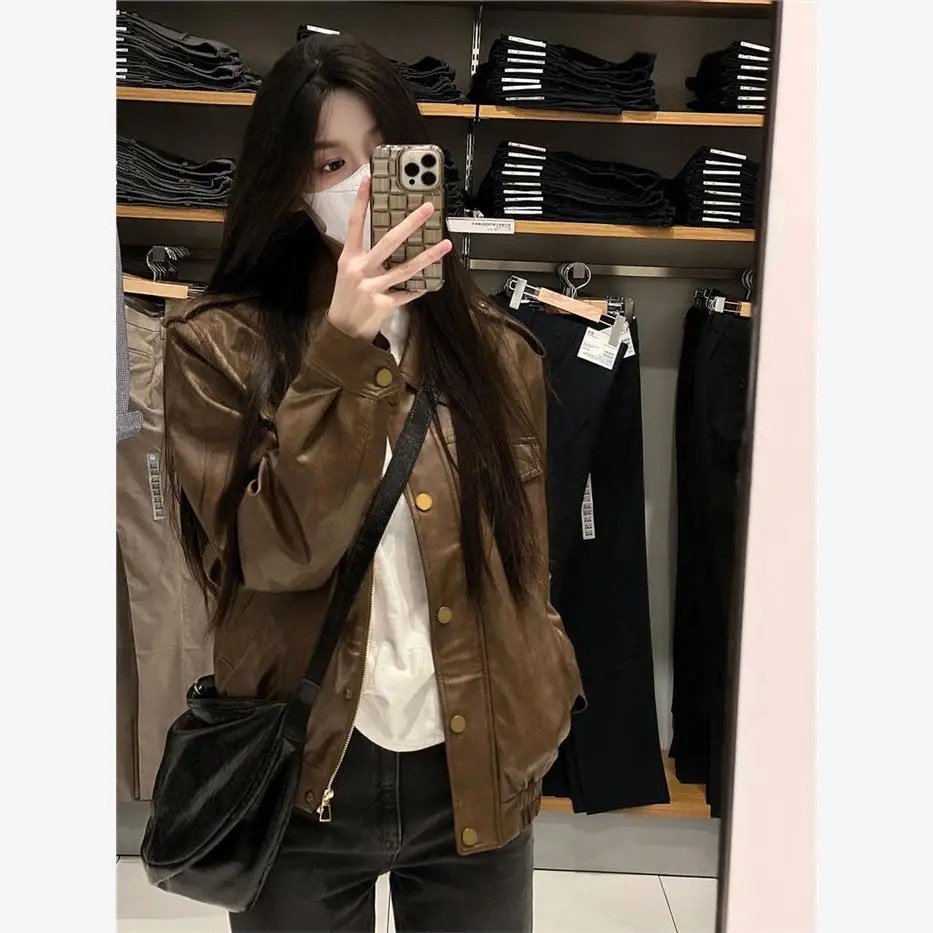 Американская кожаная куртка в стиле кэжуал для женщин: модная, простая, универсальная, трендовая, осень 2024, из состаренной кожи, с воротником
Американская кожаная куртка в стиле кэжуал для женщин: модная, простая, универсальная, трендовая, осень 2024, из состаренной кожи, с воротником