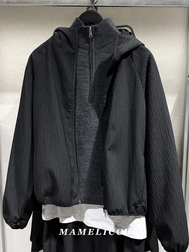 MAMELICCE Original design Spring New Pleated technical fabric breathable and comfortable hooded cropped jacket Men's clothing
MAMELICCE Original design Spring New Pleated technical fabric breathable and comfortable hooded cropped jacket Men's clothing