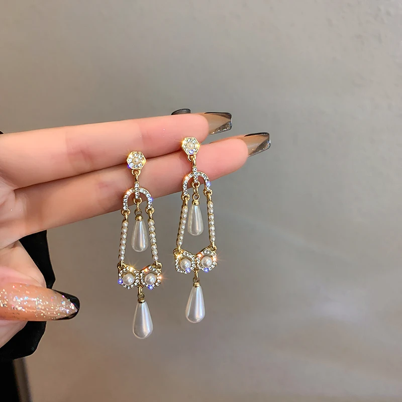 Diamond Pearl Earrings Tassel Long Drop Stud Earring For Women Girl Jewelry Fashion Accessories Pendant Party Gift
Diamond Pearl Earrings Tassel Long Drop Stud Earring For Women Girl Jewelry Fashion Accessories Pendant Party Gift