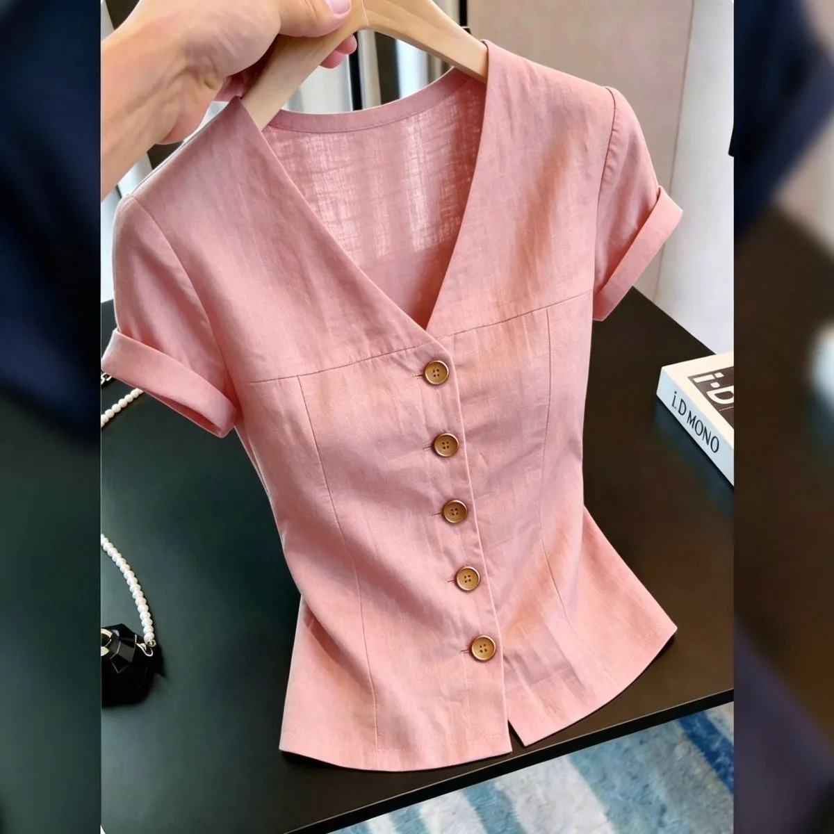 Slimming V-Neck Short Sleeve Shirt Women's Indigo Button Decorated Top Summer 2026 Commute Style Loose Fit Skin-Friendly Poly...
Slimming V-Neck Short Sleeve Shirt Women's Indigo Button Decorated Top Summer 2026 Commute Style Loose Fit Skin-Friendly Poly...