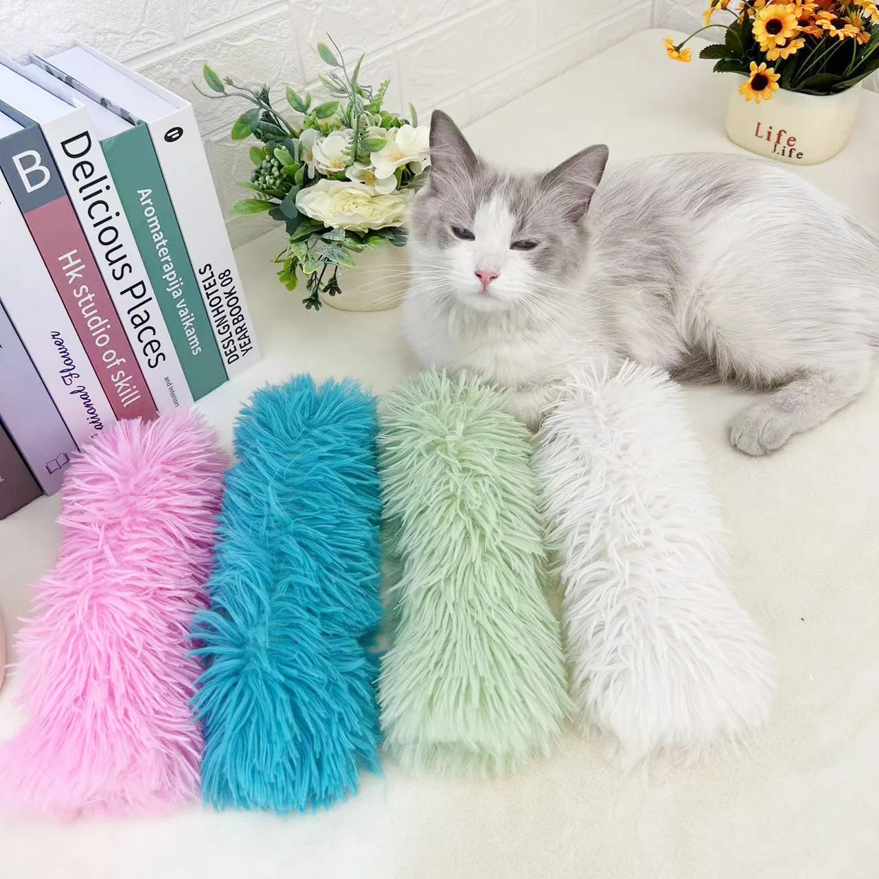 Plush Cat Chew Toy Catnip Self-hi Bite Toys Strip Pillow Teaser Toys for Cats Soft Interactive Cat Plaything Katten Speelgoed
Plush Cat Chew Toy Catnip Self-hi Bite Toys Strip Pillow Teaser Toys for Cats Soft Interactive Cat Plaything Katten Speelgoed