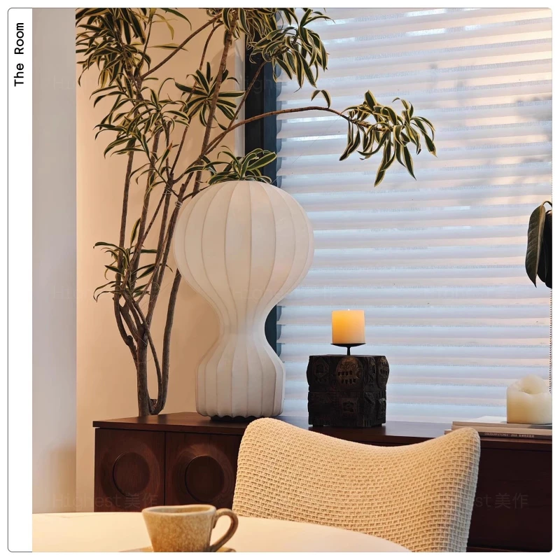 Japanese style desk lamp, homestay, retro silk floor lamp, bedroom, bedside lamp, study, living room, minimalist design
Japanese style desk lamp, homestay, retro silk floor lamp, bedroom, bedside lamp, study, living room, minimalist design