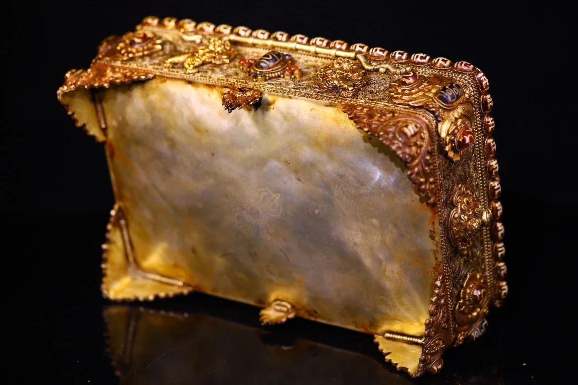 12"Tibetan Temple Collection Old Tibetan Silver Gilded Filigree Mosaic Gem gZi Beads Kylin Buddha Box Jewelry Box Amulet Dharam
12"Tibetan Temple Collection Old Tibetan Silver Gilded Filigree Mosaic Gem gZi Beads Kylin Buddha Box Jewelry Box Amulet Dharam