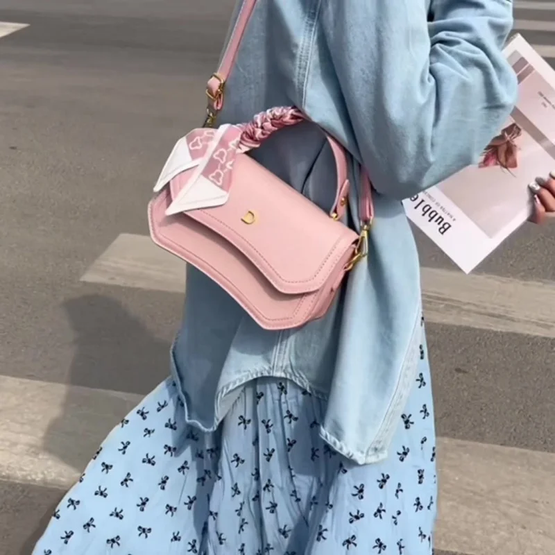 Famous Brand Luxury Bags for Women Designer Handbags High Quality Shoulder Bag Tote Purse for Stylish Outfits 
Famous Brand Luxury Bags for Women Designer Handbags High Quality Shoulder Bag Tote Purse for Stylish Outfits