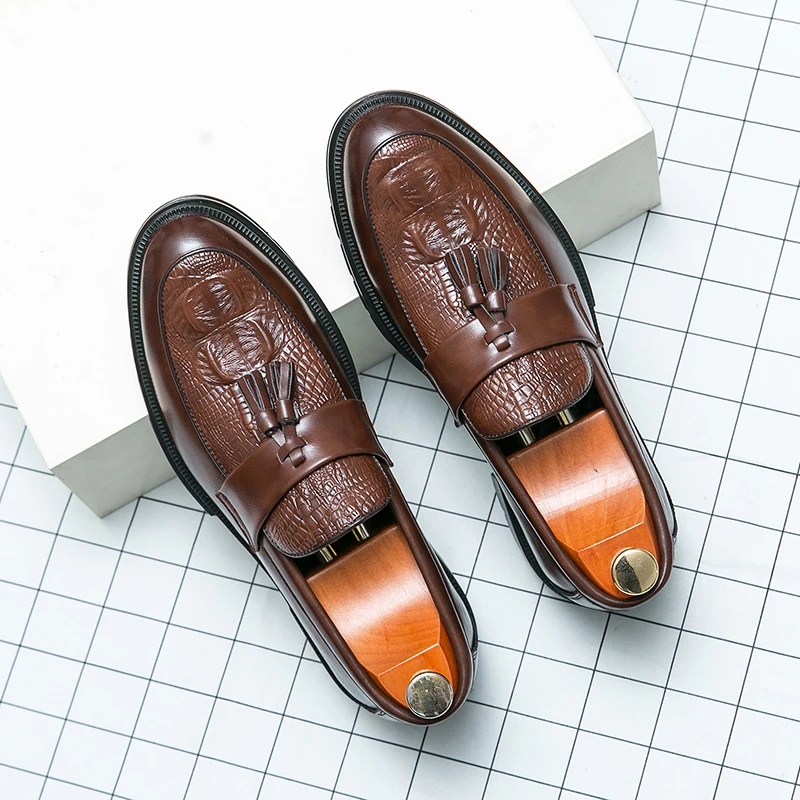 Fashion Mens Tassels Footwear Mens Luxury Brand Loafers Male Comfortable Business Shoe Pointed Toe Classic Men Shoes for Wedding
Fashion Mens Tassels Footwear Mens Luxury Brand Loafers Male Comfortable Business Shoe Pointed Toe Classic Men Shoes for Wedding