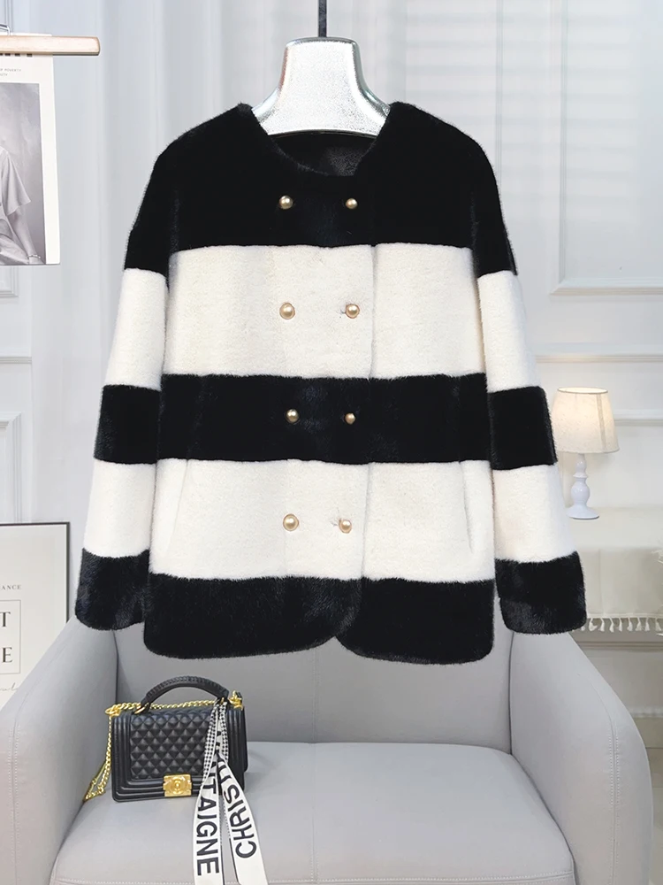 Xuelan Diao Environmental Fur Coat for Women's 2024 Winter New Black and White Stripe Colored Round Neck Double breasted Short
Xuelan Diao Environmental Fur Coat for Women's 2024 Winter New Black and White Stripe Colored Round Neck Double breasted Short