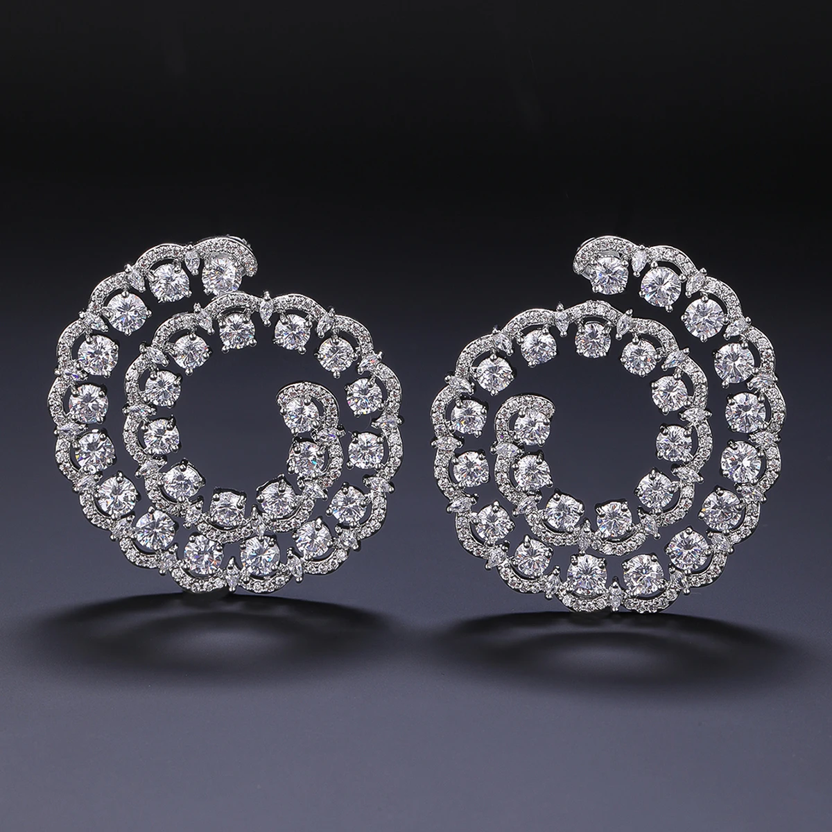 Модные серьги-гвоздики с различными образцами ювелирных изделий из кубического циркония, серьги для женщин CE12356
Модные серьги-гвоздики с различными образцами ювелирных изделий из кубического циркония, серьги для женщин CE12356