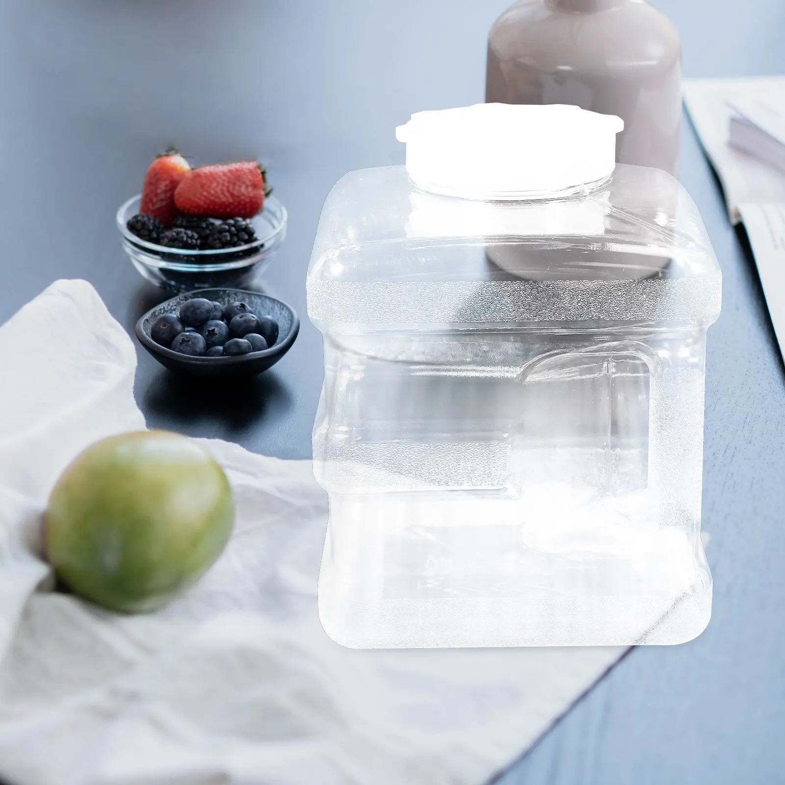 Портативная емкость для воды большой вместимости для кемпинга, походов и путешествий, многоразовая бутылка для воды с ручкой
Портативная емкость для воды большой вместимости для кемпинга, походов и путешествий, многоразовая бутылка для воды с ручкой