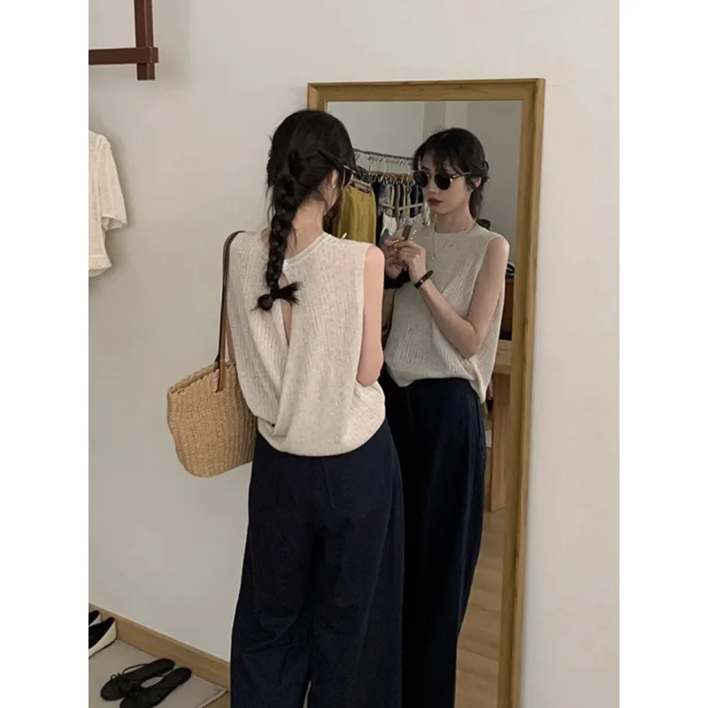 2026 New Summer Women's Apricot Cross Backless Sleeveless Knit Vest Vintage Loose Straight Shoulder Tee Fashion Design Tops
2026 New Summer Women's Apricot Cross Backless Sleeveless Knit Vest Vintage Loose Straight Shoulder Tee Fashion Design Tops