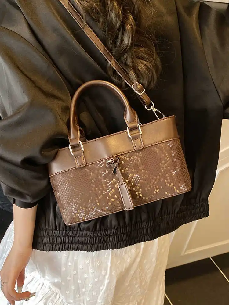 Luxury Designer Serpentine Handbags Women New Versatile Temperament Commute Crossbody Bags Fashion Niche Small Square Bags
Luxury Designer Serpentine Handbags Women New Versatile Temperament Commute Crossbody Bags Fashion Niche Small Square Bags