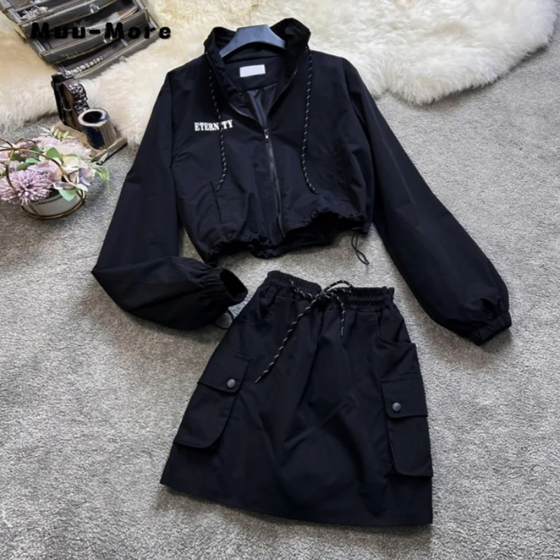 2025 Spring Vintage Street Style 2 Piece Set Women Zipper Drawstring Coat + A-line Skirt 2000S Safari Style Two Piece Skirt Set
2025 Spring Vintage Street Style 2 Piece Set Women Zipper Drawstring Coat + A-line Skirt 2000S Safari Style Two Piece Skirt Set