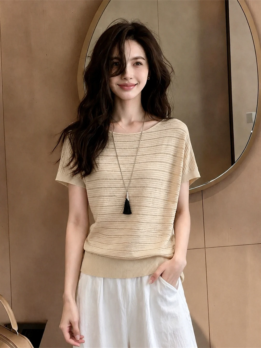 Elegant Minimalist Style Short Sleeve Ice Silk Knitted Top Korean Version Straight Cut Commute Fashion Summer Ultra Beautiful
Elegant Minimalist Style Short Sleeve Ice Silk Knitted Top Korean Version Straight Cut Commute Fashion Summer Ultra Beautiful