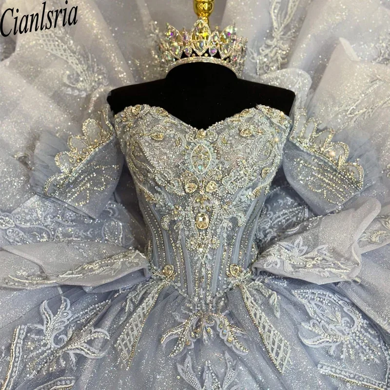 Серо-голубые платья Quinceanera для подростков с открытыми плечами на шнуровке со стразами и кружевными аппликациями со шлейфом
Серо-голубые платья Quinceanera для подростков с открытыми плечами на шнуровке со стразами и кружевными аппликациями со шлейфом