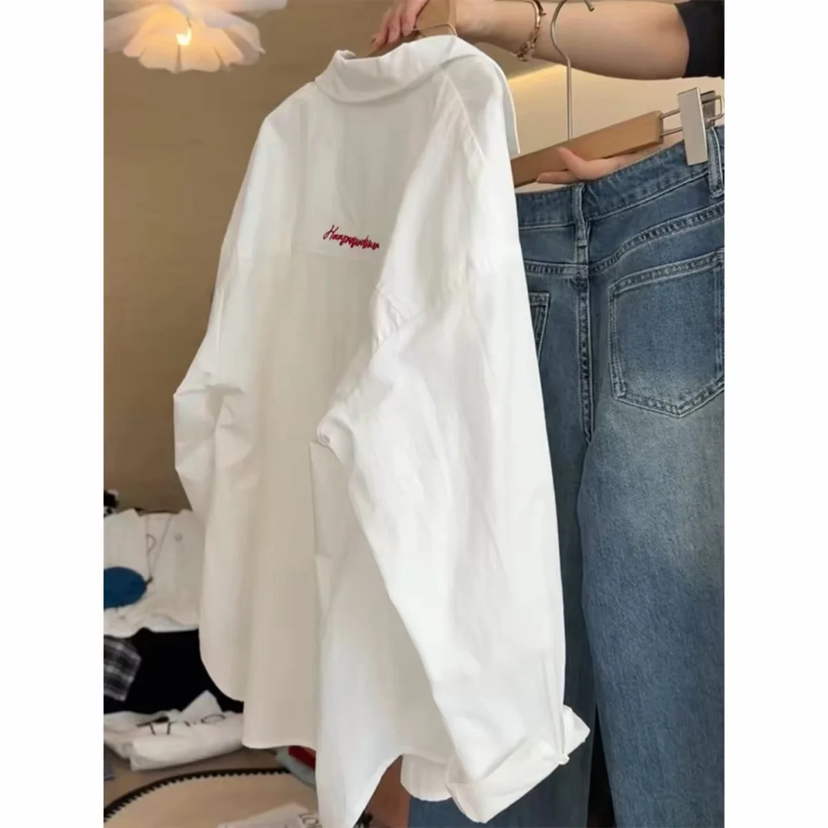 Korean Style Chic White Long Sleeve Neck Shirt Women's Spring Summer New Loose Commute Outerwear Top Letter Embroidery
Korean Style Chic White Long Sleeve Neck Shirt Women's Spring Summer New Loose Commute Outerwear Top Letter Embroidery