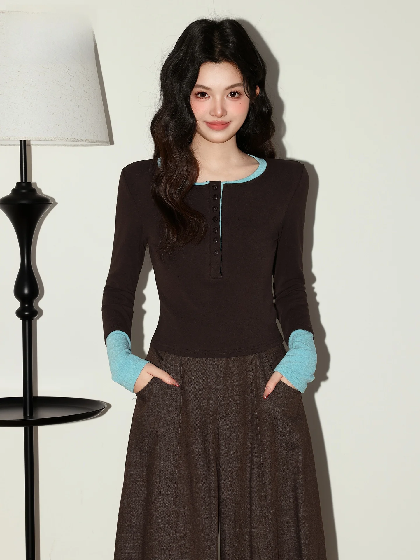 Slim Fit Knitted Sweater Women's Button up Overhead Top Coffee Color Fake Two-Piece Casual Style Regular Sleeve Long Length
Slim Fit Knitted Sweater Women's Button up Overhead Top Coffee Color Fake Two-Piece Casual Style Regular Sleeve Long Length