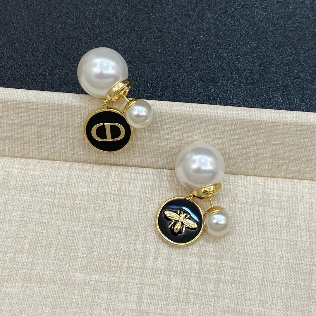 2025 Luxury Pearl Drop Earrings for Women, Gold Color Retro Elegant Dangle Jewelry, Wedding Party Gift Accessories 
2025 Luxury Pearl Drop Earrings for Women, Gold Color Retro Elegant Dangle Jewelry, Wedding Party Gift Accessories