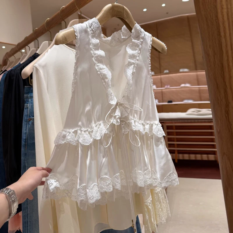 Kendall Jenner Seductive Lace Silk Satin Vest Tassel Tie ort V-ne Chinese Production Summer 2026 Ladies Faion
Kendall Jenner Seductive Lace Silk Satin Vest Tassel Tie ort V-ne Chinese Production Summer 2026 Ladies Faion