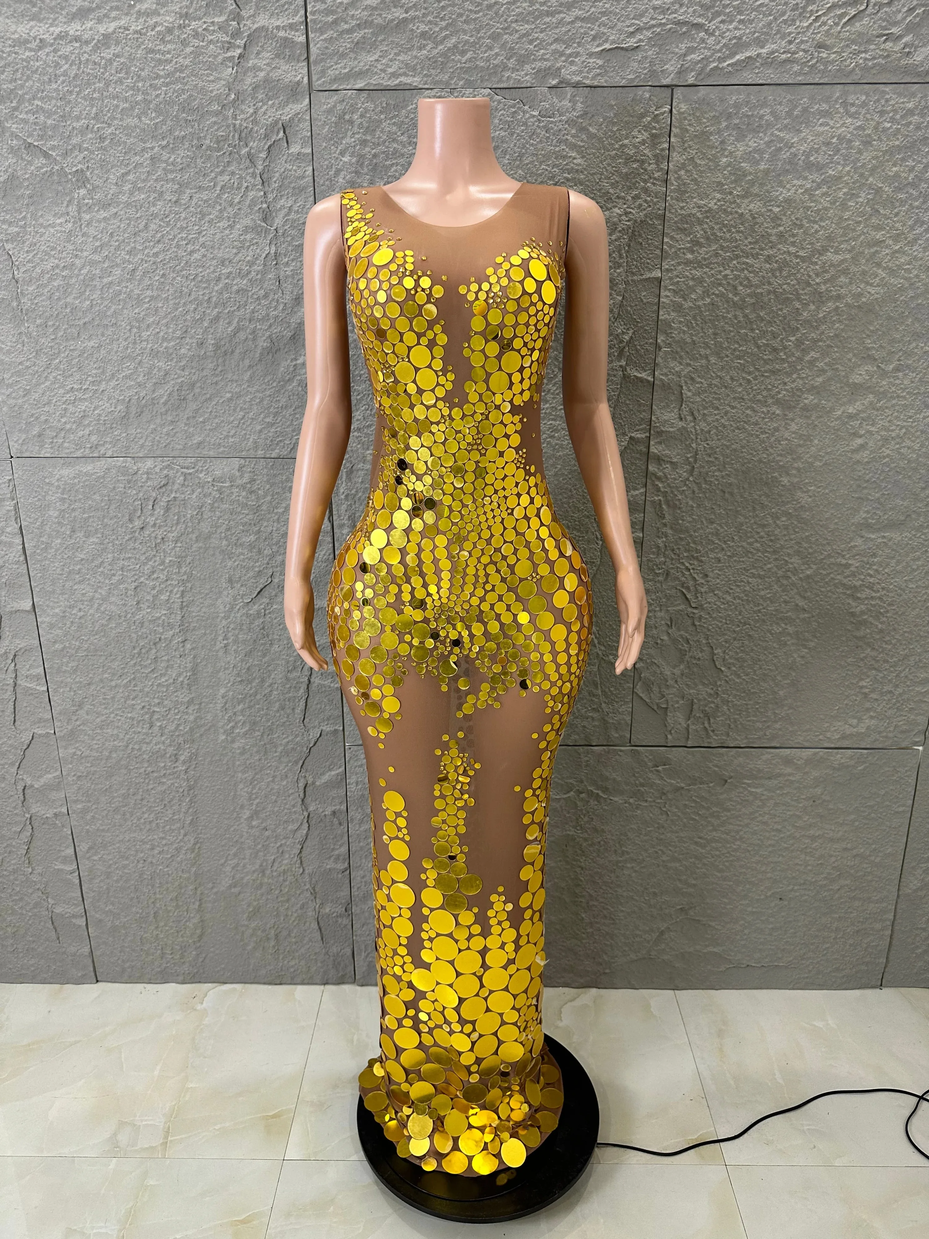 Sparkly Luxurious Nude Sheer Mesh Maxi Dress Women Sleeveless Round Neck Gold Sequin Embellished Bodycon Evening Gala Costume
Sparkly Luxurious Nude Sheer Mesh Maxi Dress Women Sleeveless Round Neck Gold Sequin Embellished Bodycon Evening Gala Costume