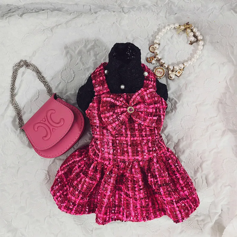 Autumn And Winter Pet Coat Skirt Clothing Red Christmas Dress Windbreaker Cat Bow Tie Clothes Dog Clothes Designer
Autumn And Winter Pet Coat Skirt Clothing Red Christmas Dress Windbreaker Cat Bow Tie Clothes Dog Clothes Designer