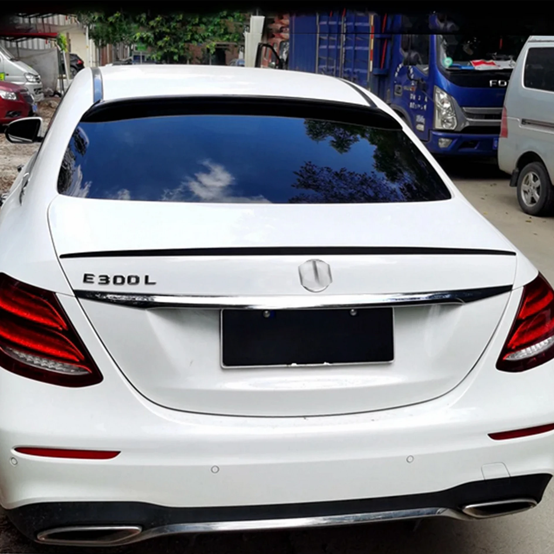 Suitable for Mercedes Benz W213 rear trunk lid spoiler AMG style 2016-2022 E200 E260 E300 car modification kit
Suitable for Mercedes Benz W213 rear trunk lid spoiler AMG style 2016-2022 E200 E260 E300 car modification kit