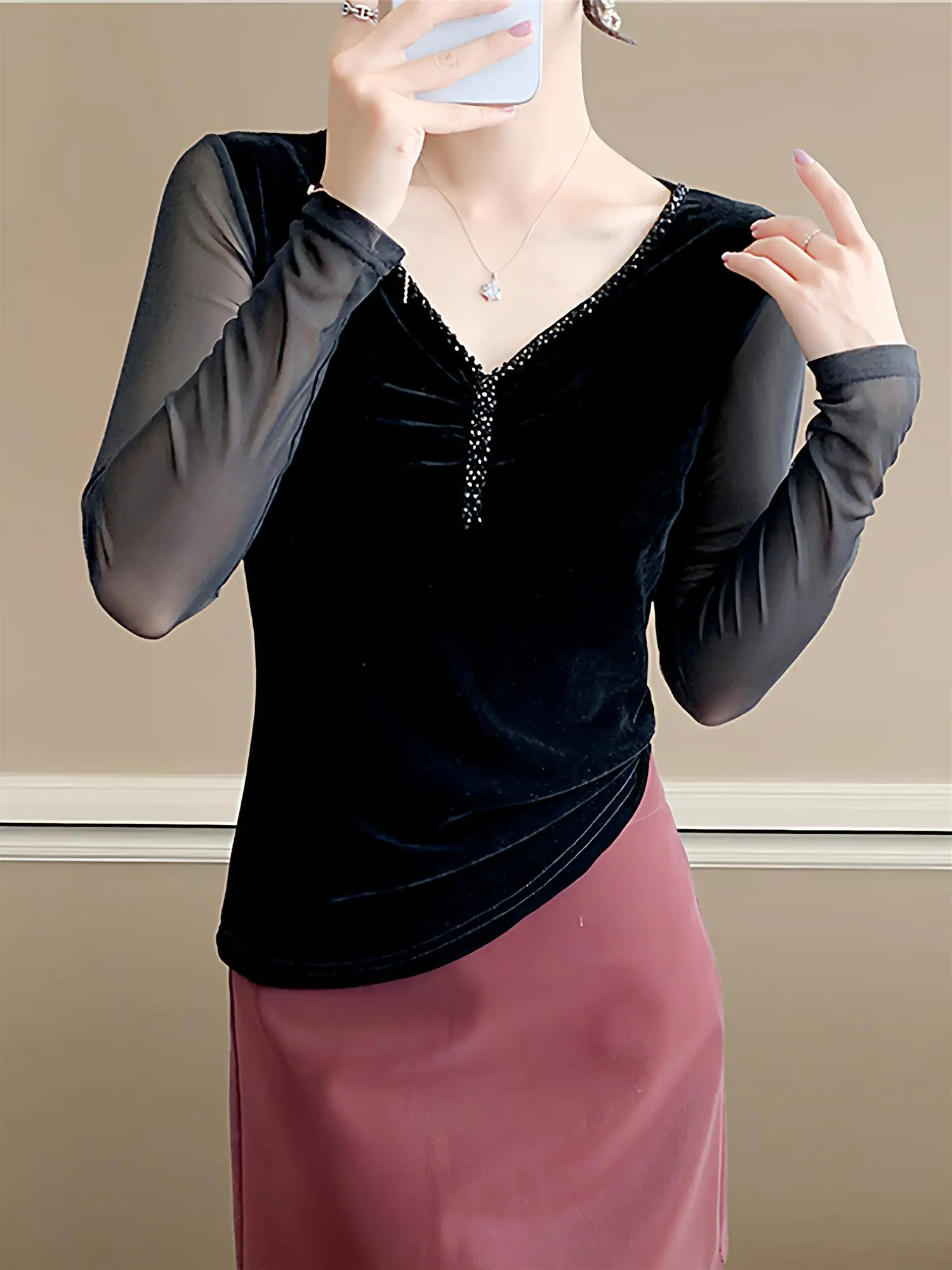 Sexy V-Ne Velvet Long Sve T-irt Women's Base irt Diamond Studded Me Splice Slim Fit Autumn Winter New Sle Top
Sexy V-Ne Velvet Long Sve T-irt Women's Base irt Diamond Studded Me Splice Slim Fit Autumn Winter New Sle Top