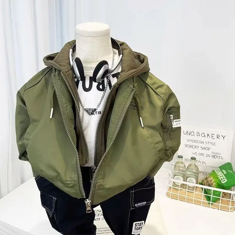 Boys Winter Fake Two-piece Baseball Suit Hooded Cardigan T Children Gang Handsome Jacket 2025 New Children's Clothing
Boys Winter Fake Two-piece Baseball Suit Hooded Cardigan T Children Gang Handsome Jacket 2025 New Children's Clothing