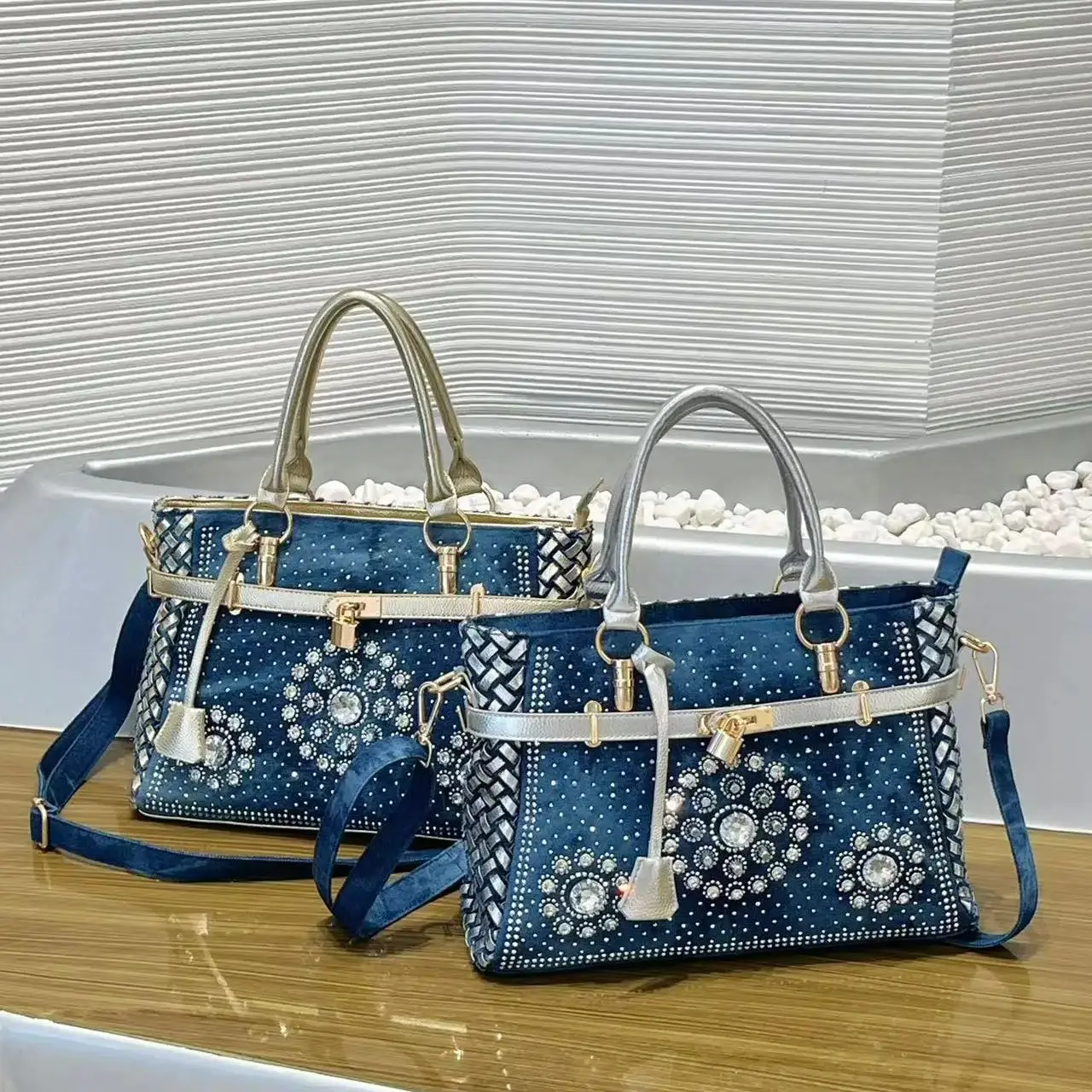 Ladies' 2026 New Sunflower Cowboy Bag with Rivet Inlaid Diamond Weaving Fashion Trend Single Shoulder Handheld
Ladies' 2026 New Sunflower Cowboy Bag with Rivet Inlaid Diamond Weaving Fashion Trend Single Shoulder Handheld