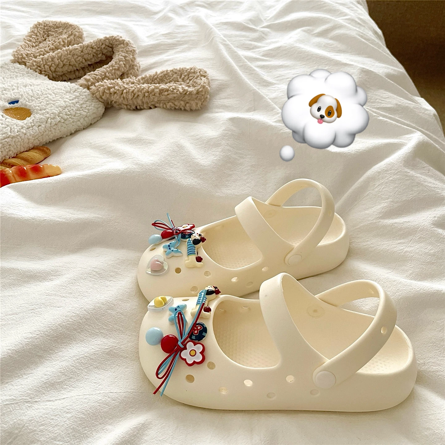 Adorable Mary Jane Hole Hole Shoes Women's Ballet Style Outdoor Wear Anti-Slip Clog Shoes Little Artist Sausage Dog Design
Adorable Mary Jane Hole Hole Shoes Women's Ballet Style Outdoor Wear Anti-Slip Clog Shoes Little Artist Sausage Dog Design