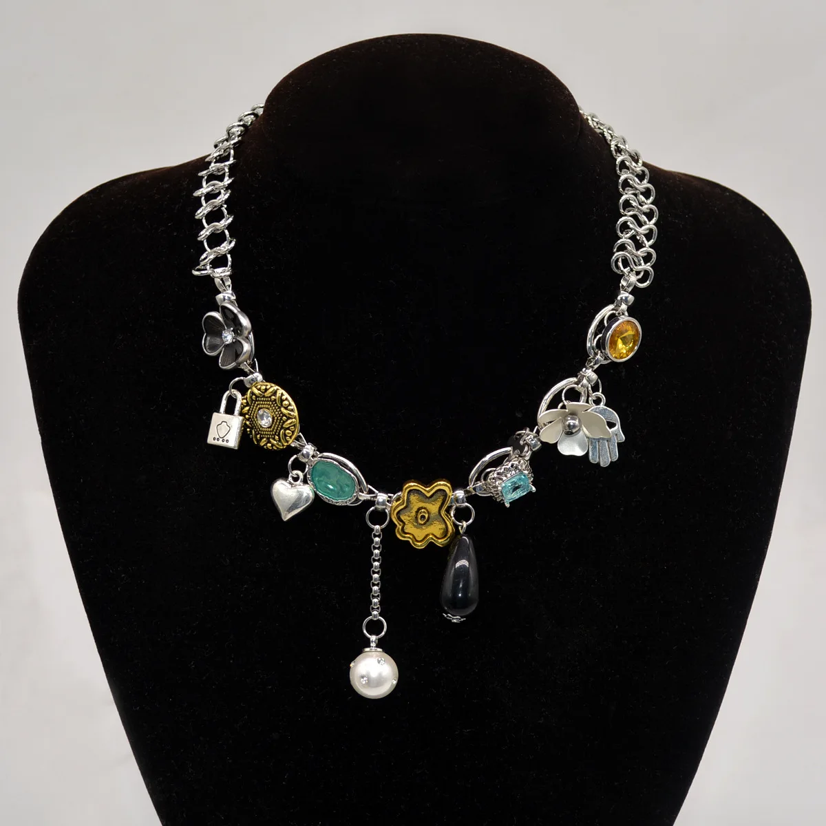 2023 Trendy Cool Multi Element Vintage Women's Love Flower Pearl Tassel Collar Chain Metal Necklace
2023 Trendy Cool Multi Element Vintage Women's Love Flower Pearl Tassel Collar Chain Metal Necklace