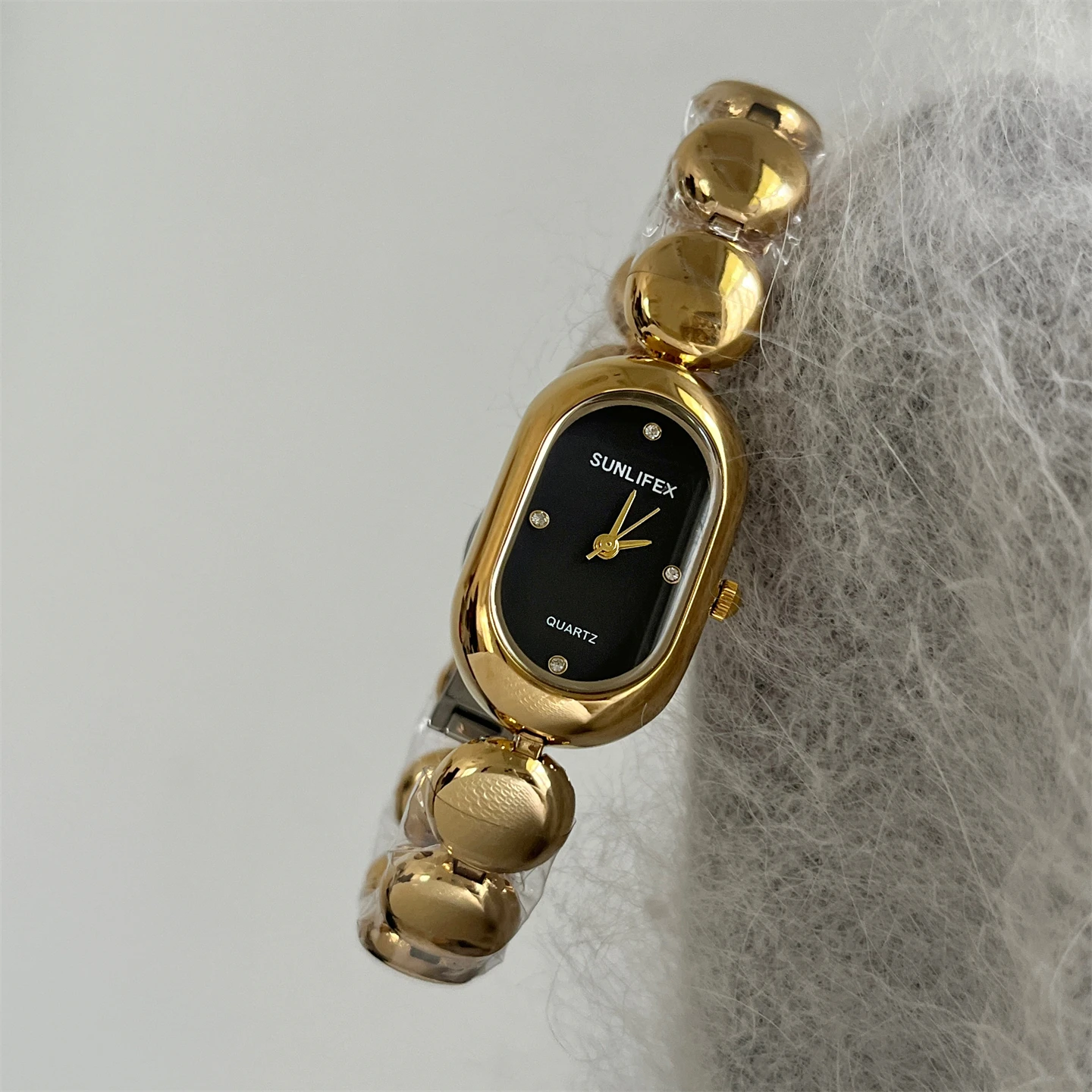 Exquisite Women'S WristwatchA SophisticatedElegantVintageStyle Chain Wristwatch WithALong Oval DesignPerfect As A Gift For Women
Exquisite Women'S WristwatchA SophisticatedElegantVintageStyle Chain Wristwatch WithALong Oval DesignPerfect As A Gift For Women