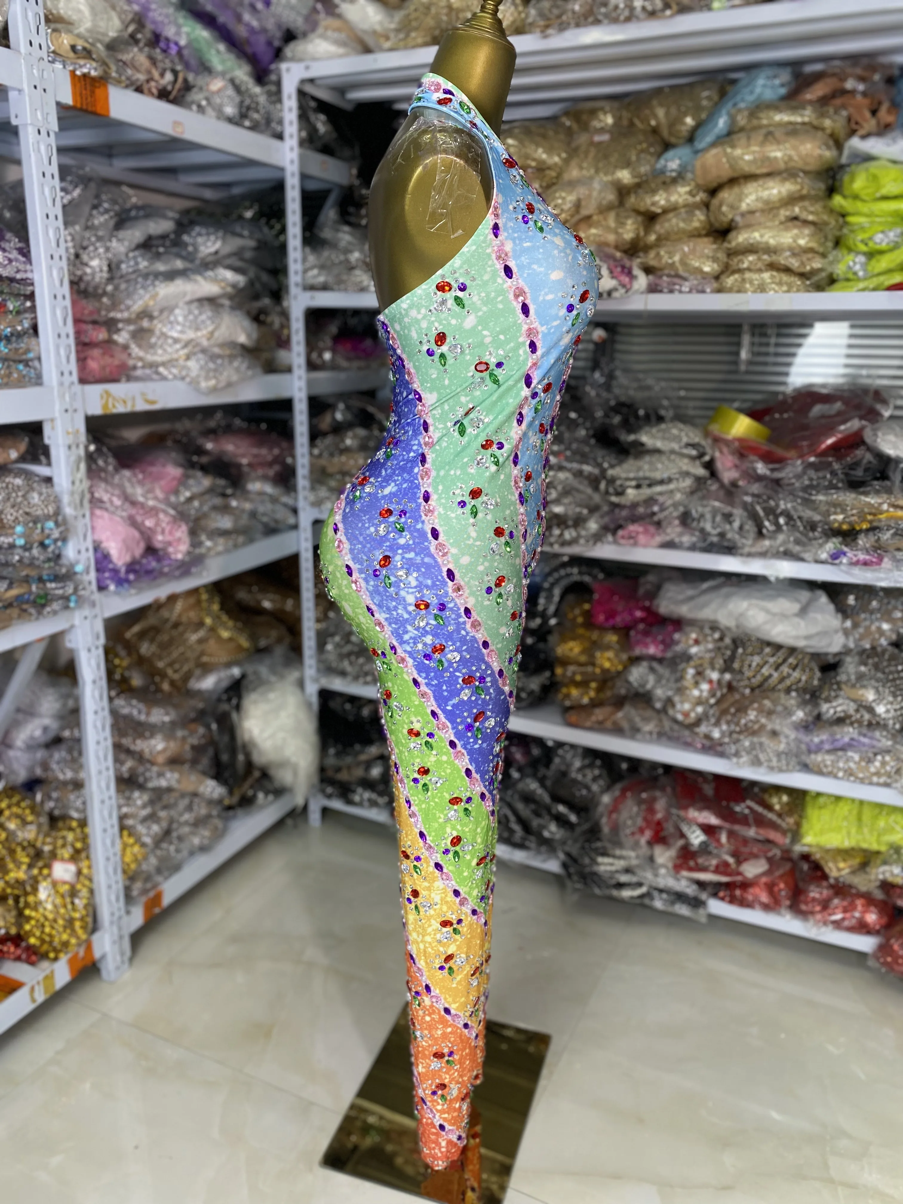 Colorful Sparkly Rhinestones Printed Spandex Halter Jumpsuits Women Glitter Evening Club Dress Singer Dancer Stage Costumes
Colorful Sparkly Rhinestones Printed Spandex Halter Jumpsuits Women Glitter Evening Club Dress Singer Dancer Stage Costumes