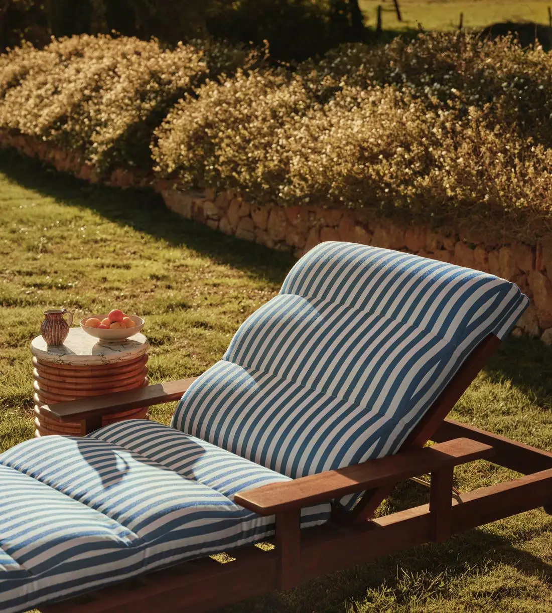 Custom modern furniture recliners, outdoor or patio striped chairs and sofas
Custom modern furniture recliners, outdoor or patio striped chairs and sofas