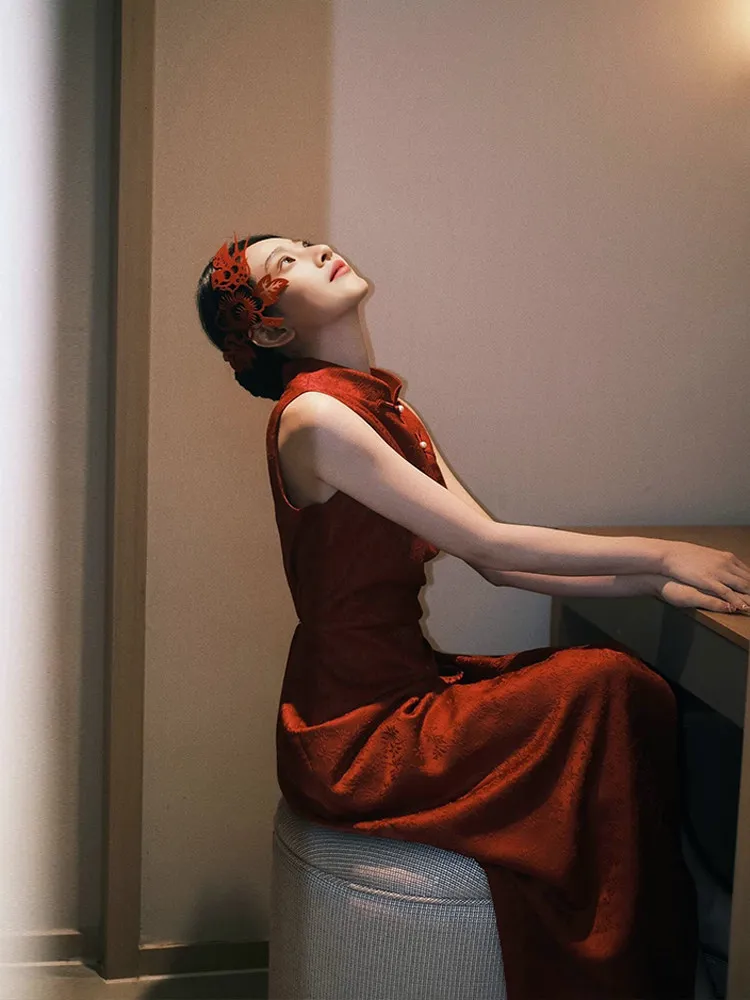 Elegant Red Qipao Dress Wedding Engagement Party Women's New Bride High End Luxury Morning Robe Chinese Style Long Skirt
Elegant Red Qipao Dress Wedding Engagement Party Women's New Bride High End Luxury Morning Robe Chinese Style Long Skirt