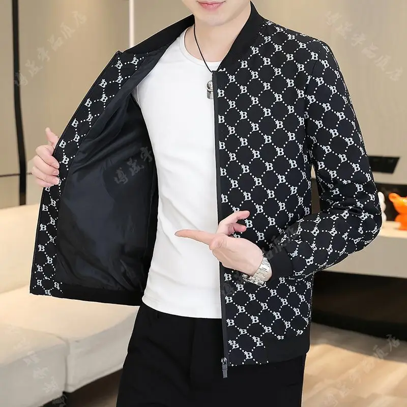 Мужская куртка с воротником-стойкой в корейском стиле: новое облегающее весенне-осеннее пальто 2024, модная и повседневная молодежная верхняя одежда.
Мужская куртка с воротником-стойкой в корейском стиле: новое облегающее весенне-осеннее пальто 2024, модная и повседневная молодежная верхняя одежда.