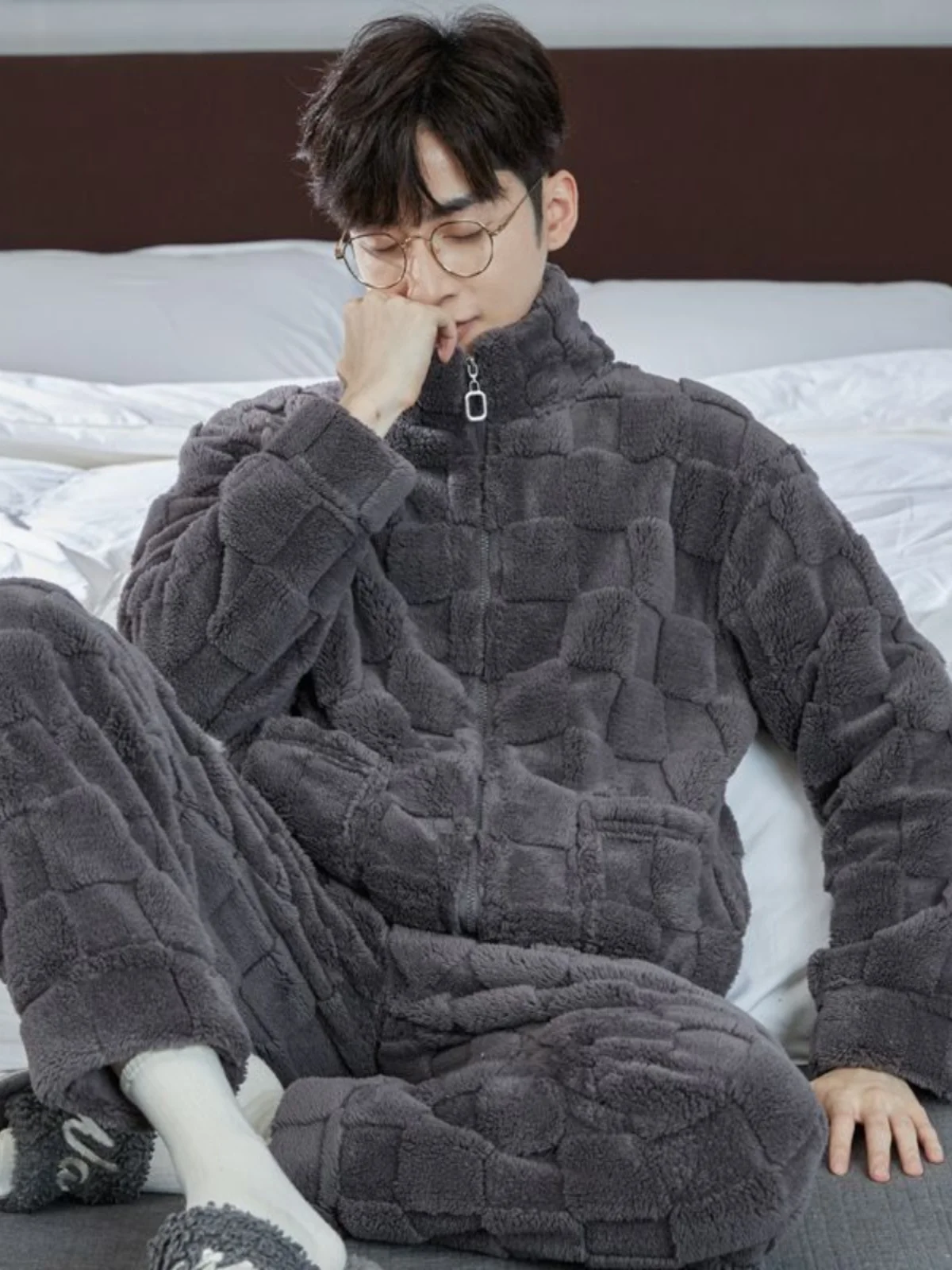 Men's Coral Fce Thiened Flannel Pajamas Set Winter Home Clothes Spwear Outerwear Zipper Pure Color Long Sve Pants
Men's Coral Fce Thiened Flannel Pajamas Set Winter Home Clothes Spwear Outerwear Zipper Pure Color Long Sve Pants