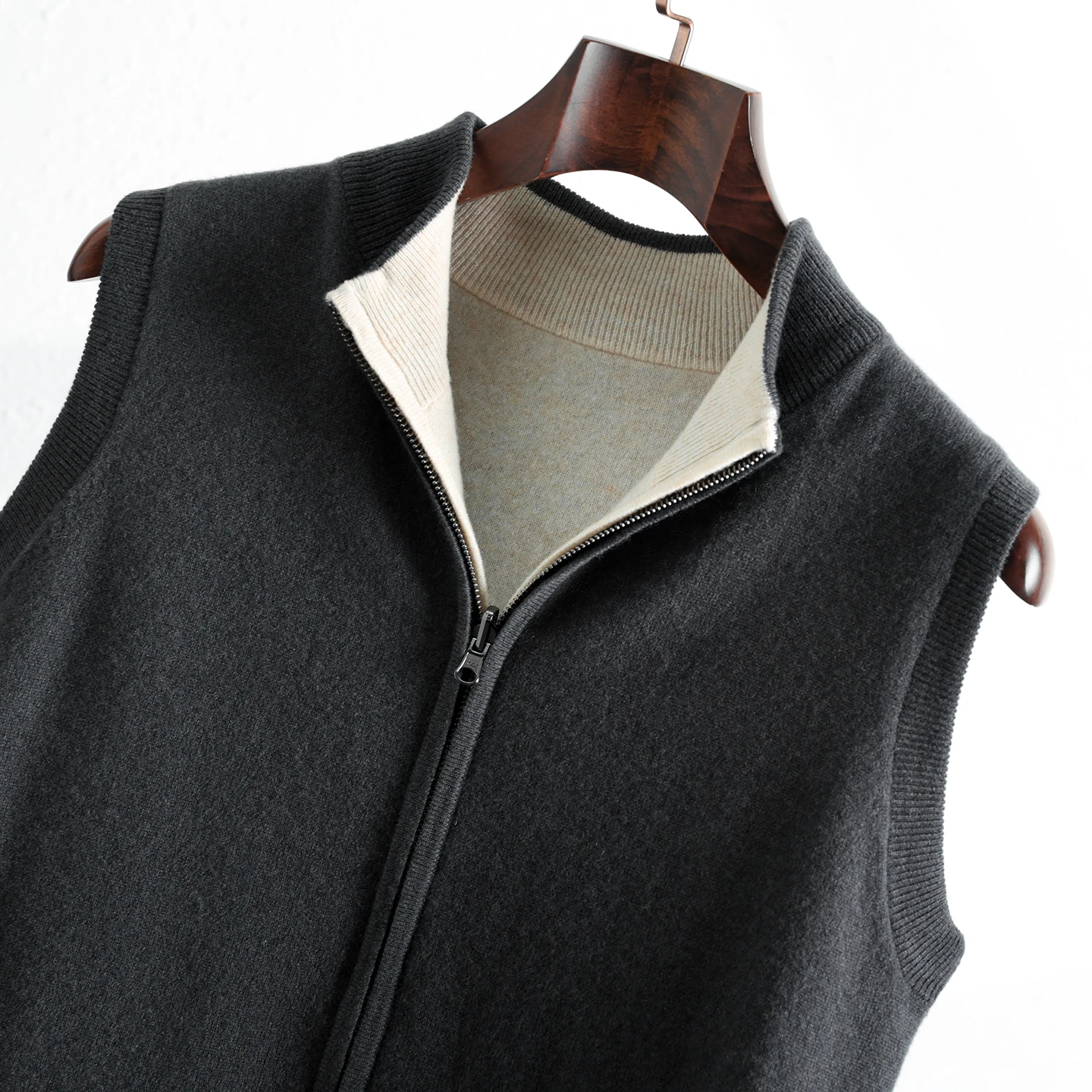 Мужской высококачественный вязаный кардиган на молнии из 100% шерсти с карманами и мягким кашемировым свитером
Мужской высококачественный вязаный кардиган на молнии из 100% шерсти с карманами и мягким кашемировым свитером