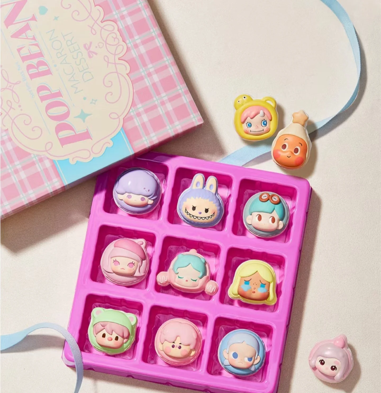 Подлинная серия Ins Spot Pop Bean Macaron Dessert, слепая коробка, милый гаражный комплект с фасолью, набор кукол, модная коллекция игрушек в подарок
Подлинная серия Ins Spot Pop Bean Macaron Dessert, слепая коробка, милый гаражный комплект с фасолью, набор кукол, модная коллекция игрушек в подарок