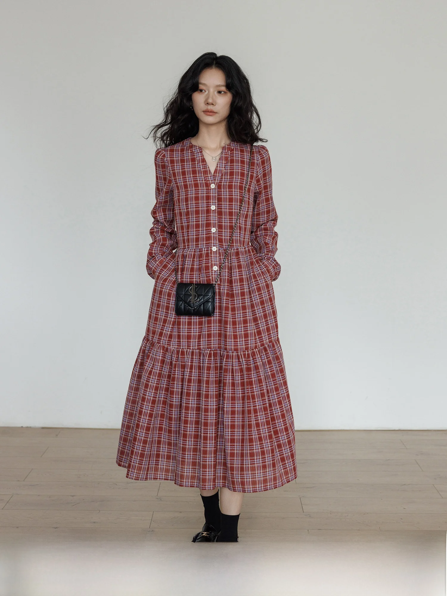 Vastand 2026 New V-Neck Long Sleeve Slim A-Line Skirt Spring Elegance Retro Pattern Casual Style Women's Dress Polyester Cott...
Vastand 2026 New V-Neck Long Sleeve Slim A-Line Skirt Spring Elegance Retro Pattern Casual Style Women's Dress Polyester Cott...