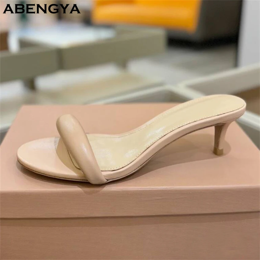 2025 Summer Leather High Heels Slippers Women Peep Toe Modern Mules Dress Slides Designer Middle Heel Party Banquet Shoes
2025 Summer Leather High Heels Slippers Women Peep Toe Modern Mules Dress Slides Designer Middle Heel Party Banquet Shoes
