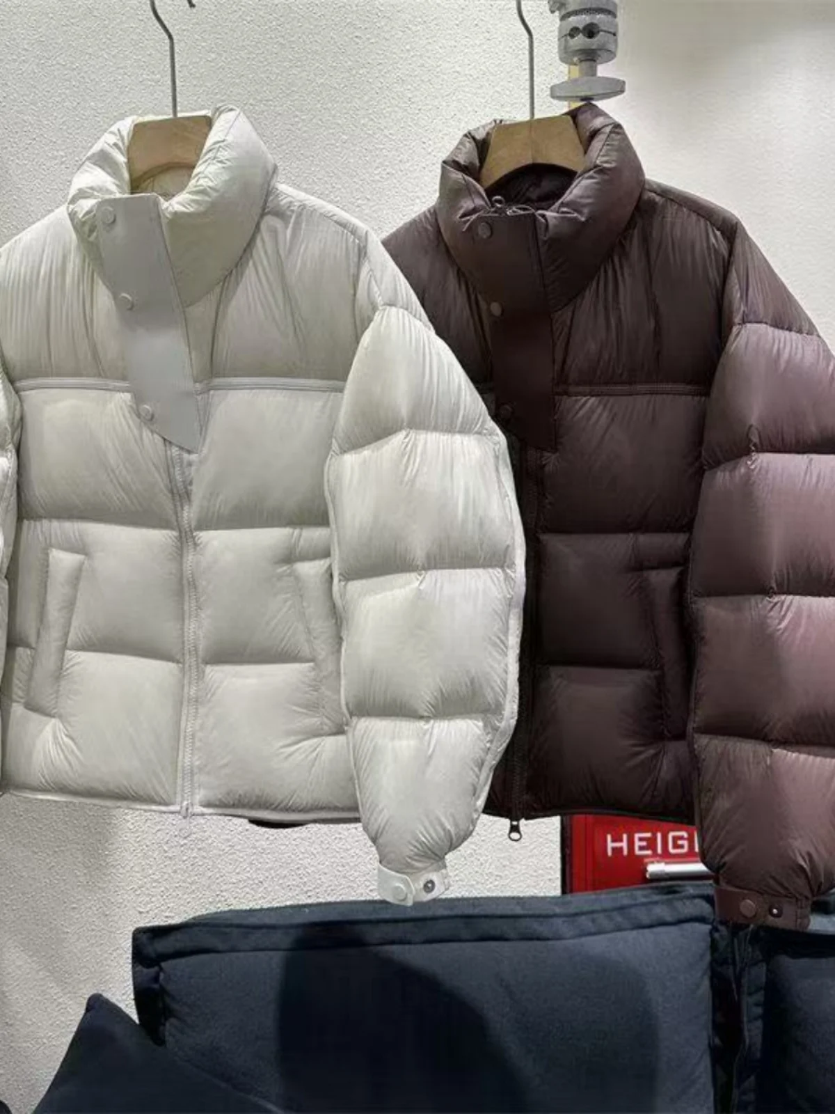 Модная однотонная хлопковая куртка для мужчин с воротником-стойкой, удобная, теплая, простая, в корейском стиле, модная, приталенная, зимняя, новая...
Модная однотонная хлопковая куртка для мужчин с воротником-стойкой, удобная, теплая, простая, в корейском стиле, модная, приталенная, зимняя, новая...