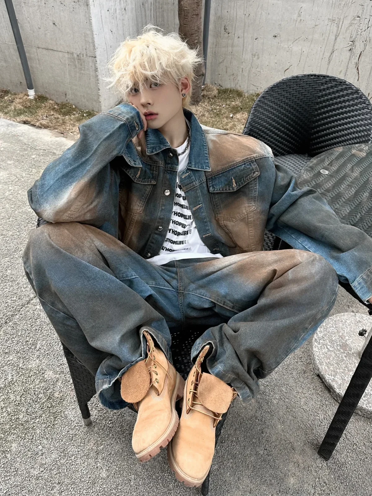 Мужская джинсовая куртка в стиле ретро с эффектом потертости, американский вестерн-стиль, весна-осень, повседневная, свободного кроя, водостойкая, классическая, на молнии
Мужская джинсовая куртка в стиле ретро с эффектом потертости, американский вестерн-стиль, весна-осень, повседневная, свободного кроя, водостойкая, классическая, на молнии