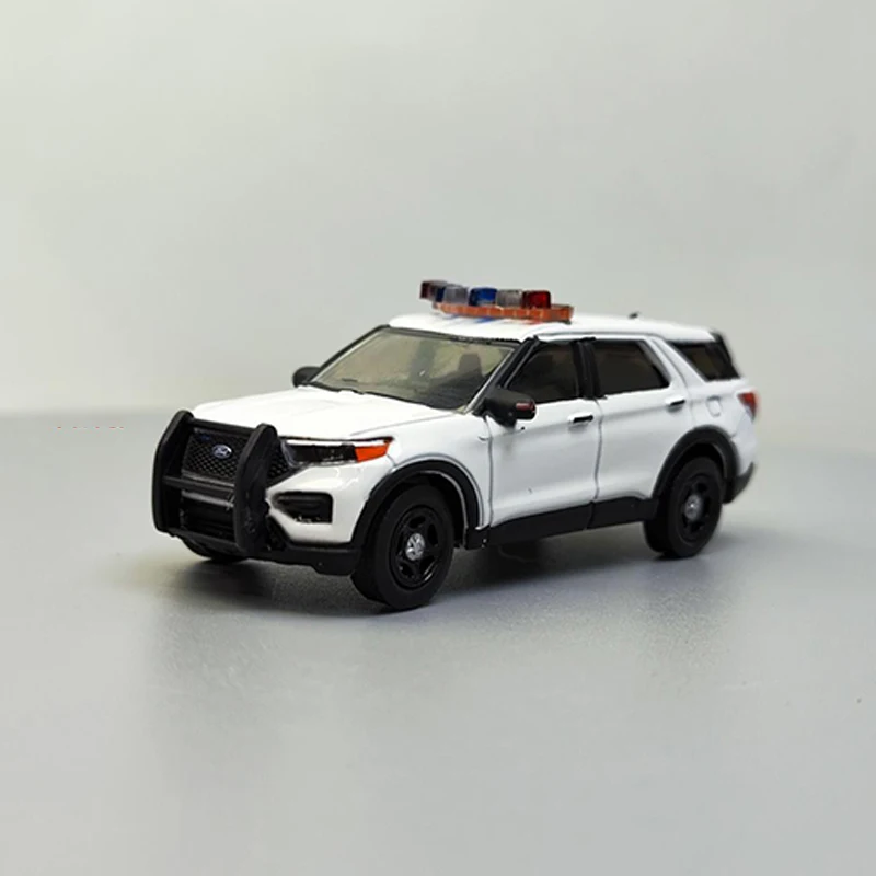 Литая модель автомобиля Ford, полицейский перехватчик, масштаб 1:64, Модель белой игрушки для взрослых, Коллекция классических сувениров, подарки
Литая модель автомобиля Ford, полицейский перехватчик, масштаб 1:64, Модель белой игрушки для взрослых, Коллекция классических сувениров, подарки