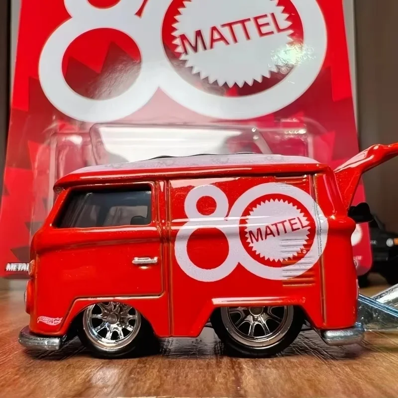 Новая распродажа, оригинальная машина Hot Wheels, модель автомобиля из сплава, железная нижняя резиновая шина, 80-летие T2, автобус Kool Kombi, праздничные подарки
Новая распродажа, оригинальная машина Hot Wheels, модель автомобиля из сплава, железная нижняя резиновая шина, 80-летие T2, автобус Kool Kombi, праздничные подарки