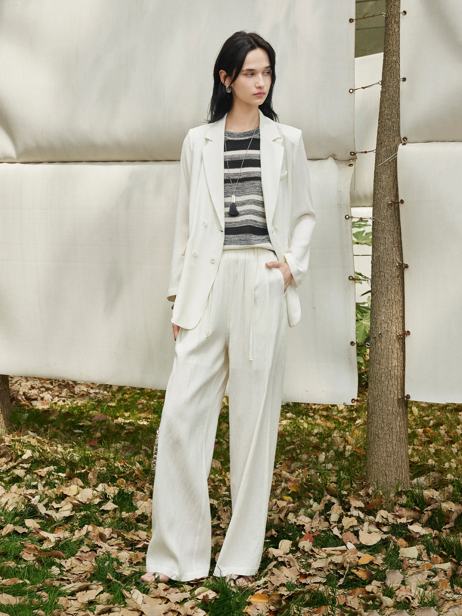 Костюм из смесовой ткани (лен и вискоза) CLMX: винтажный двубортный пиджак и брюки с широкими штанинами на резинке – модный комплект из двух предметов для женщин
Костюм из смесовой ткани (лен и вискоза) CLMX: винтажный двубортный пиджак и брюки с широкими штанинами на резинке – модный комплект из двух предметов для женщин