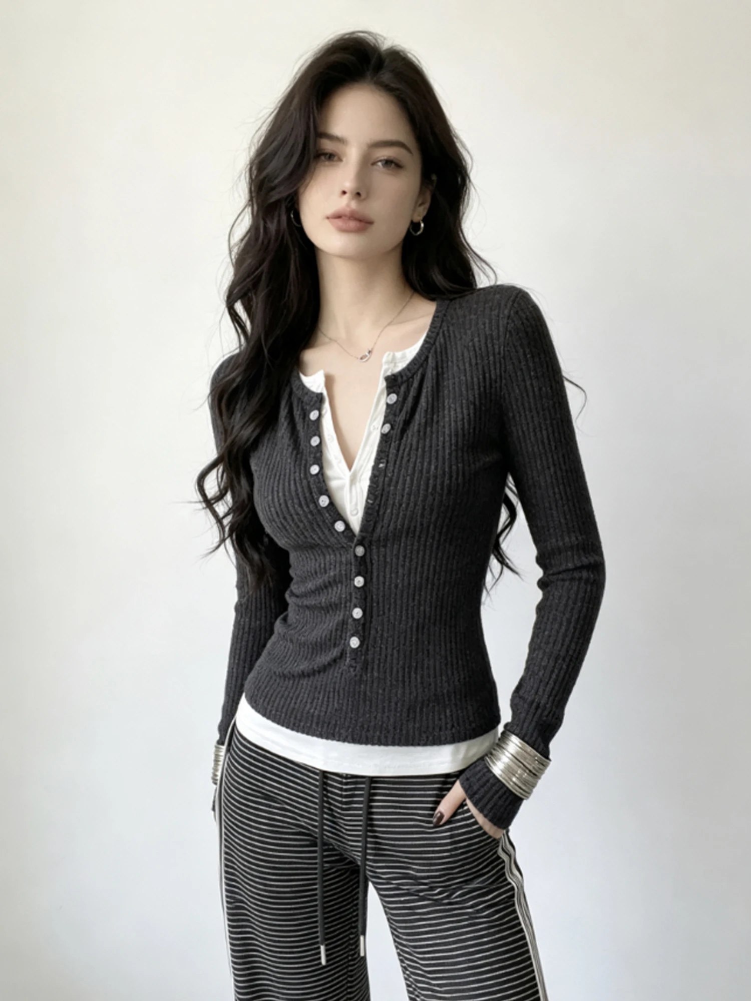 Women's Dark Grey Fake Two-piece Long Sleeve T-shirt Retro Knit Base Tee Top Y2K Gyaru Vintage Aesthetic T-shirt for Women Autum
Women's Dark Grey Fake Two-piece Long Sleeve T-shirt Retro Knit Base Tee Top Y2K Gyaru Vintage Aesthetic T-shirt for Women Autum